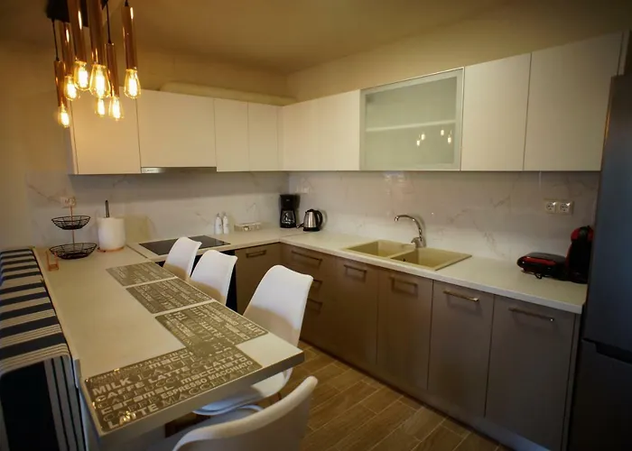 Sandika הרסוניסוס